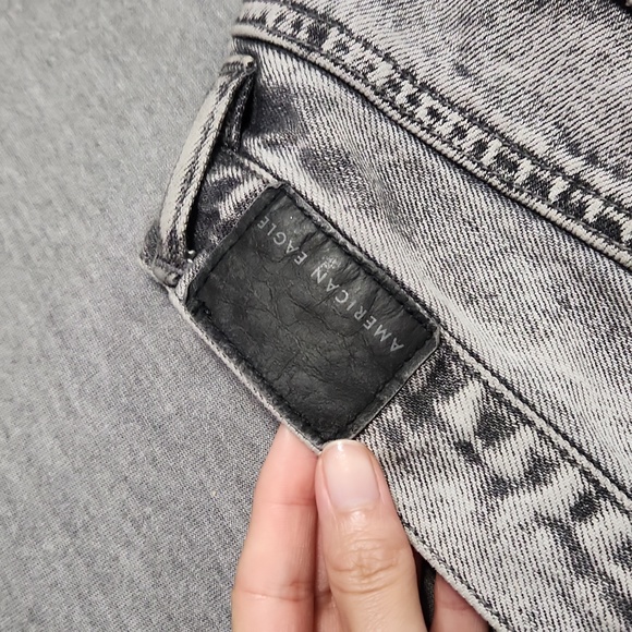 American Eagle Outfitters Gray Acid Wash Ripped High Rise Baggy Taper Mom Jeans - Picture 6 of 15